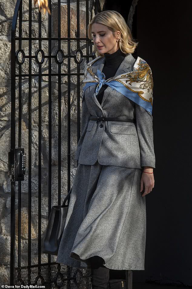 伊万卡穿唐装视频,伊万卡手上红绳