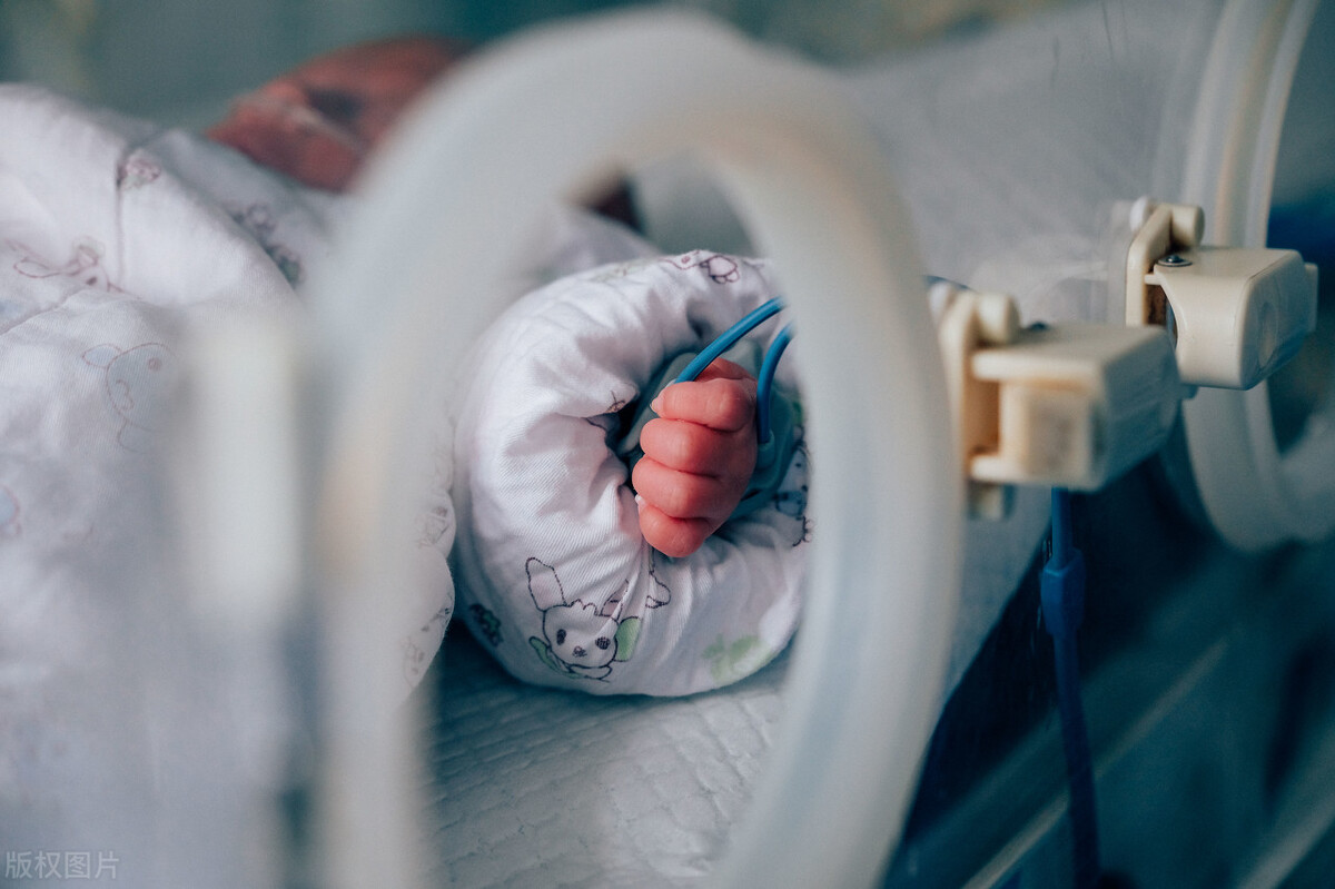 孕妇胎膜早破医生紧急处理抢救,孕妇胎膜早破是什么原因导致