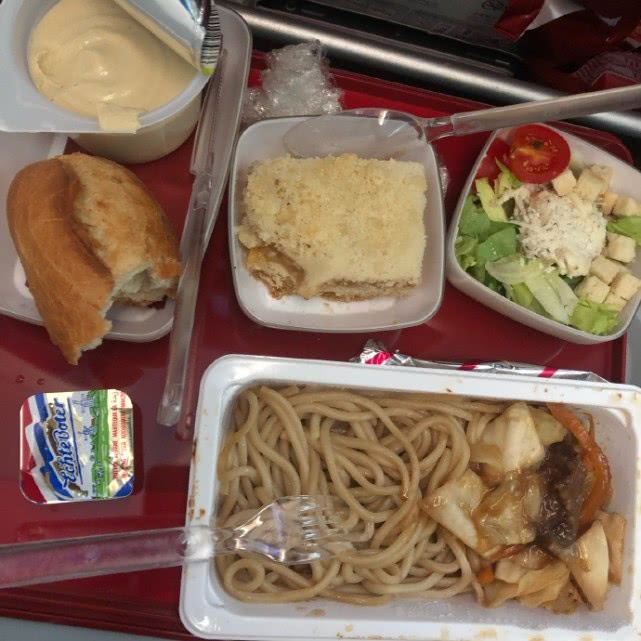 川航飞机餐头等舱一口面,川航飞机餐真的很好吃吗