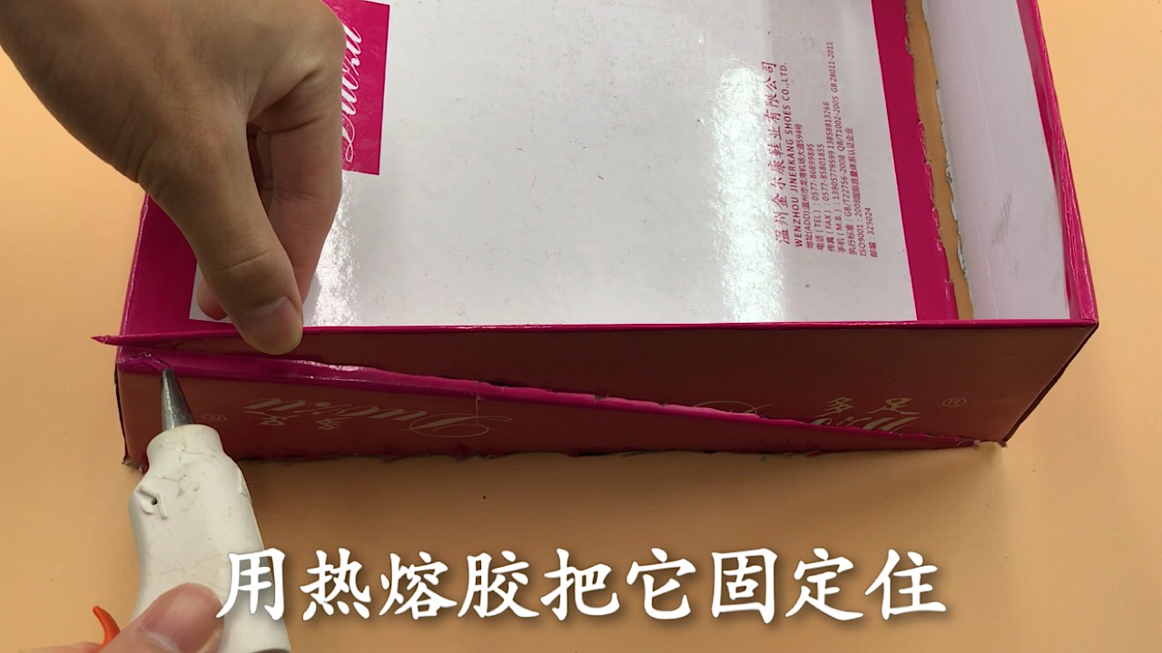 家里鞋柜太小怎么改造,鞋柜里的鞋子怎么摆放节省空间