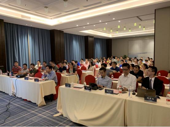 别被原油牵着鼻子走！三位高手讲透原油