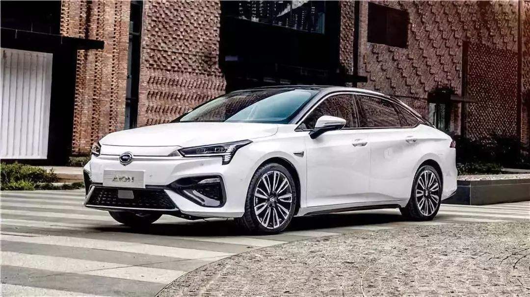 明明可以靠脸吃饭偏偏要靠实力,明明可以靠脸吃饭却要靠实力小说