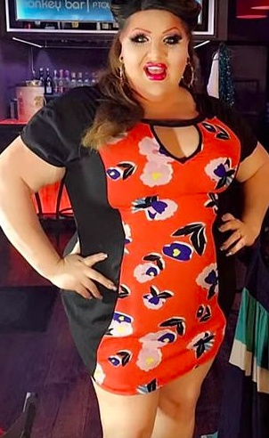 美国45岁男子交往28岁女友,美国45岁男子与28岁女友交往