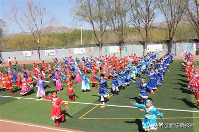 彰显学校育人特色和文化氛围,彰显校园文化育人功能