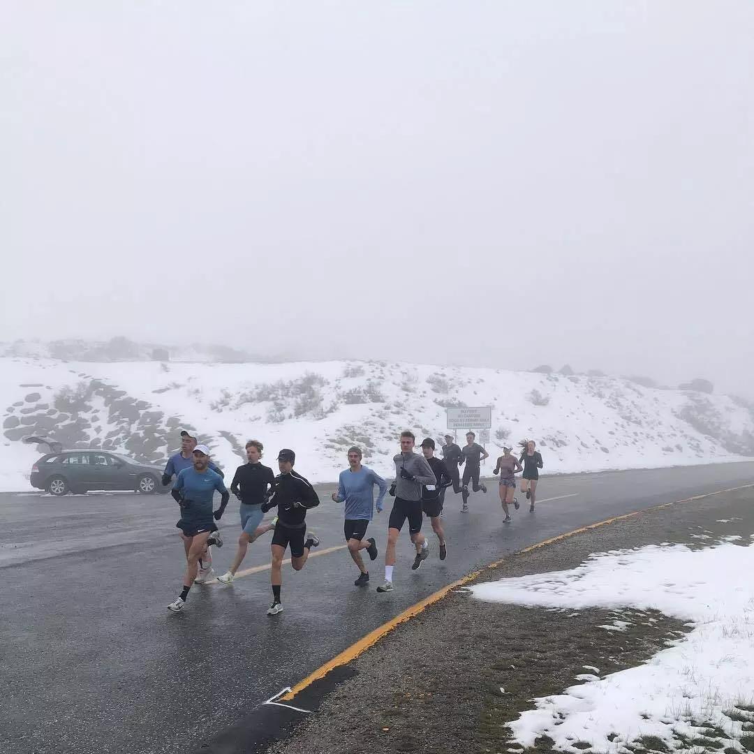 请远离过了40岁还在坚持跑步的人,请远离夏天还在坚持跑步的人