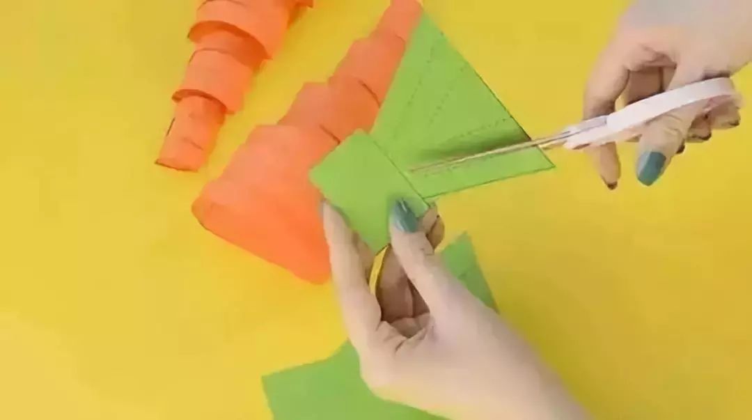 胡萝卜手工作品幼儿园简单教程,手工布艺胡萝卜制作过程图片