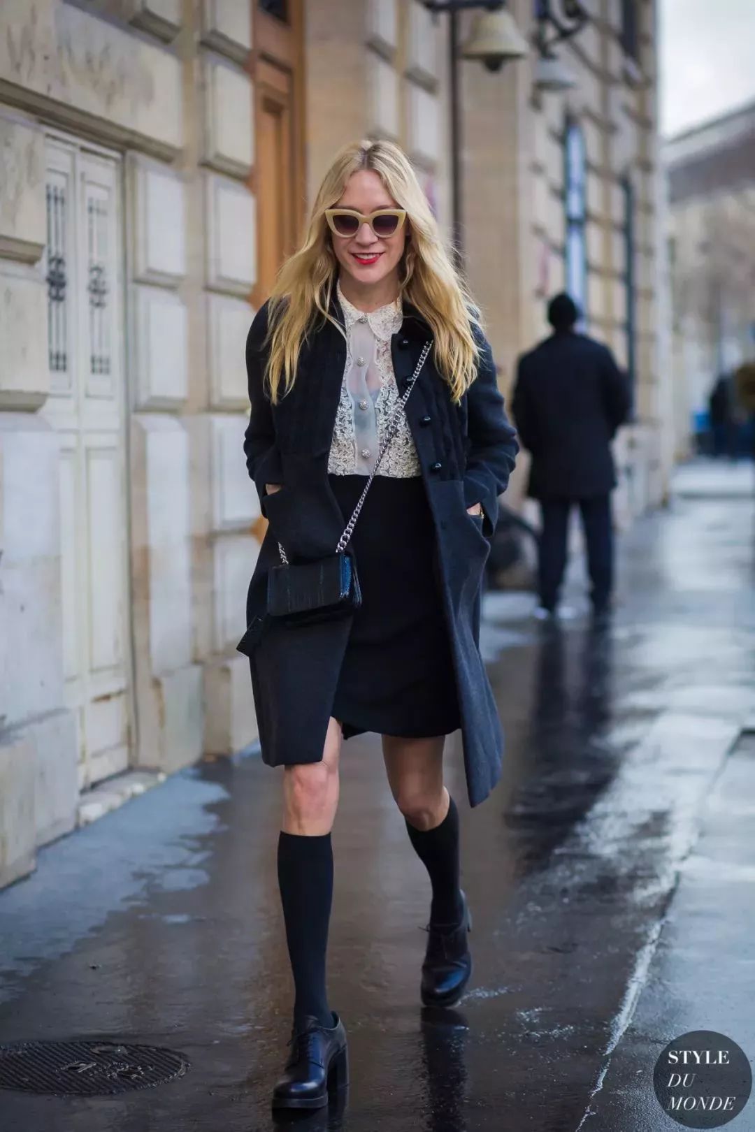 时尚穿搭袜子这样穿时髦又好看,花边袜子怎么穿时髦