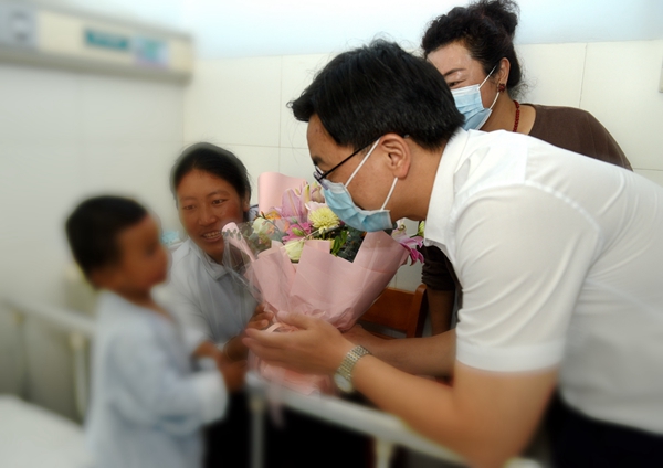 西藏20名先心病患儿,西藏20名先心病患儿赴滇成功补心