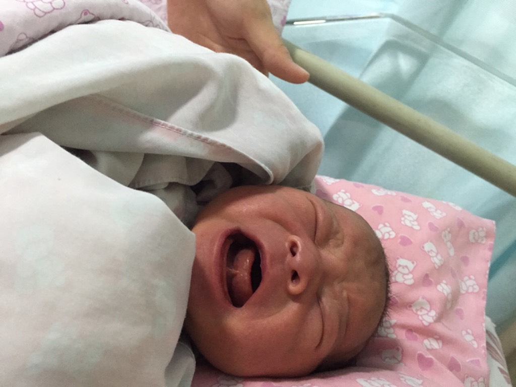 新生儿脾气暴躁的原因和解决方法,新生儿脾气大怎么正确引导