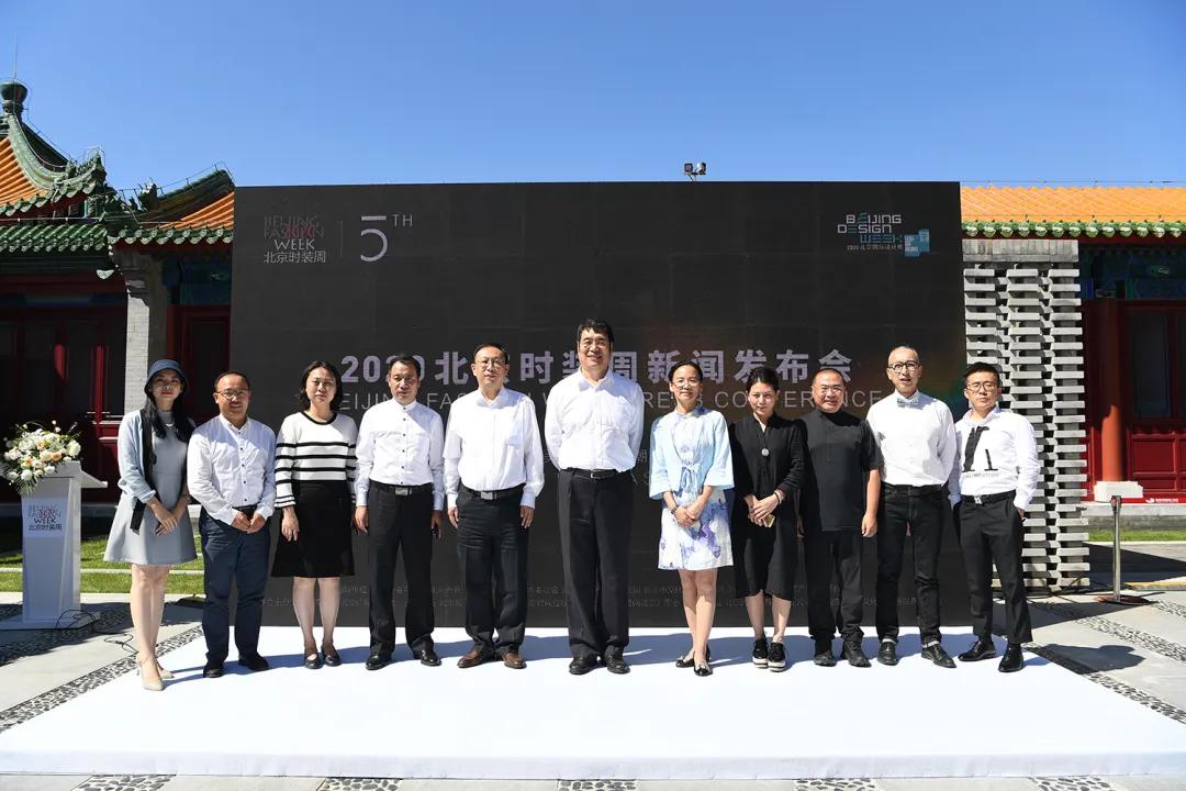 北京时装周闪耀暖暖大屏,2018北京时装周传承京剧之美