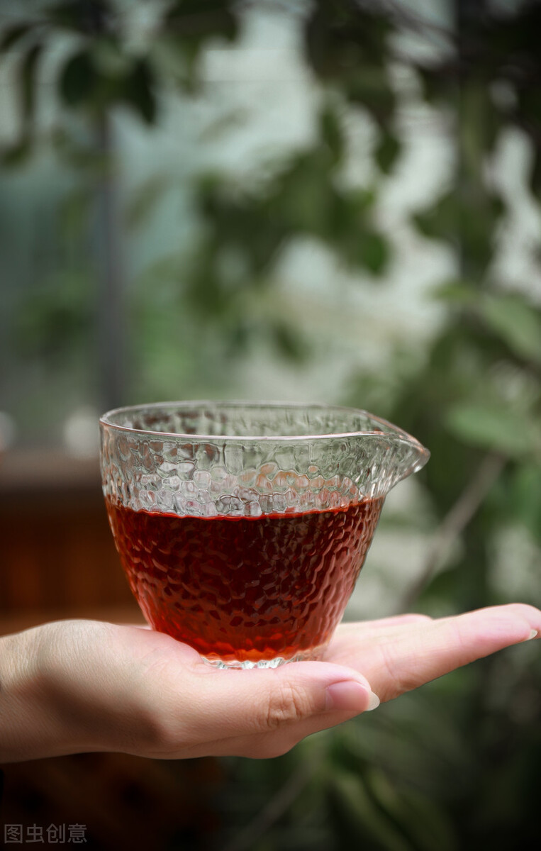 晚上适合喝什么茶最好,晚上10点喝茶有什么好处和坏处