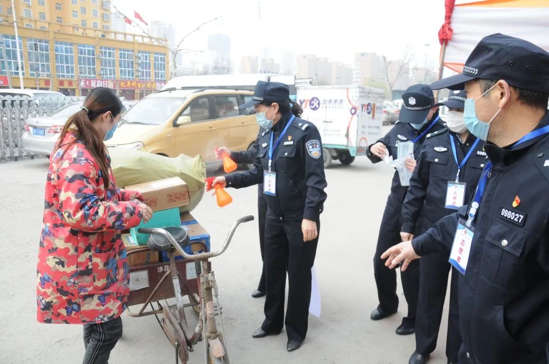 公安抗疫情巾帼先锋现场直播,抗击疫情社区女民警
