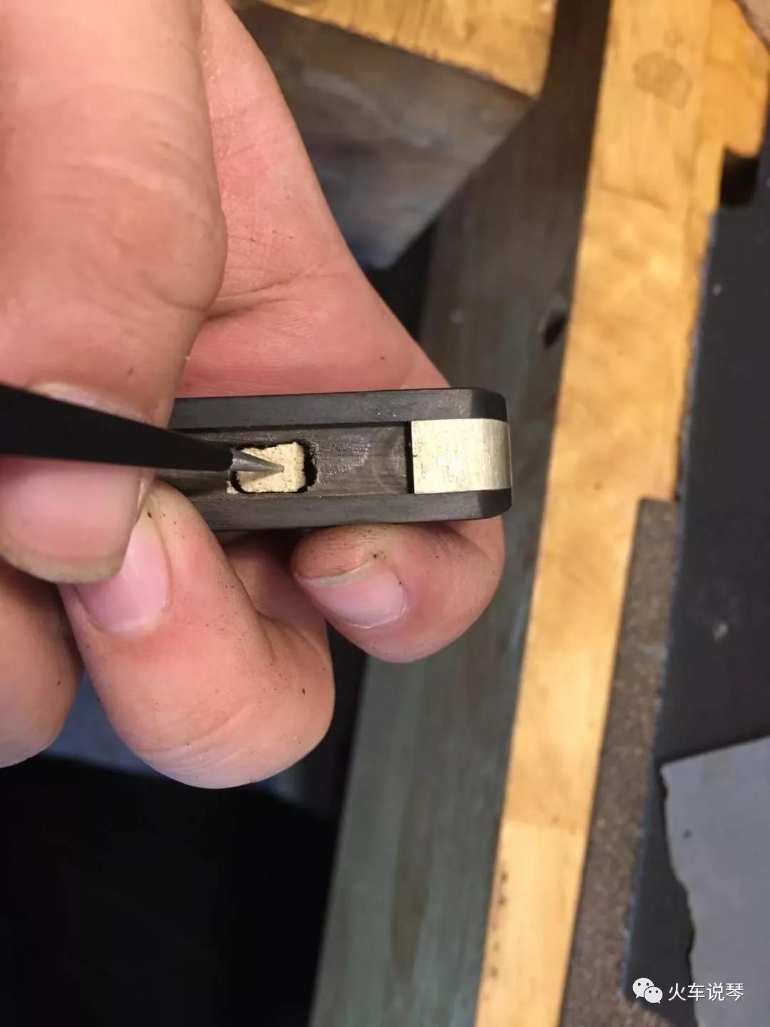 手把手带你学换刃,高档的小提琴弓毛用平了怎么换