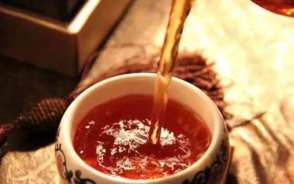 为什么喝茶会出现口干舌燥,为什么喝茶会口干口臭