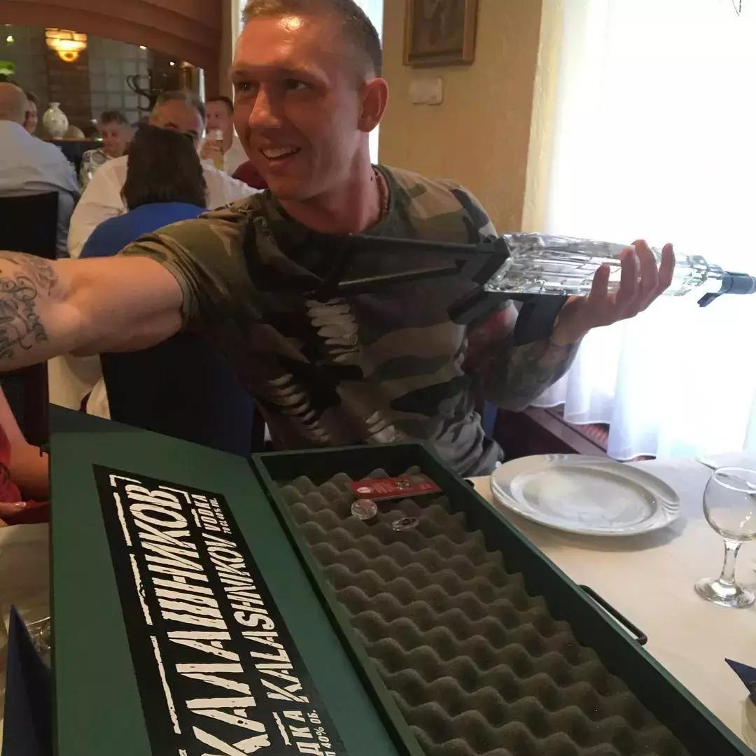 AK-47伏特加,千万别对口喝别人会认为你要自杀