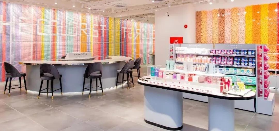 店播+快时尚+网红场景=业绩20万/店/天“调色师”这么玩不火才怪