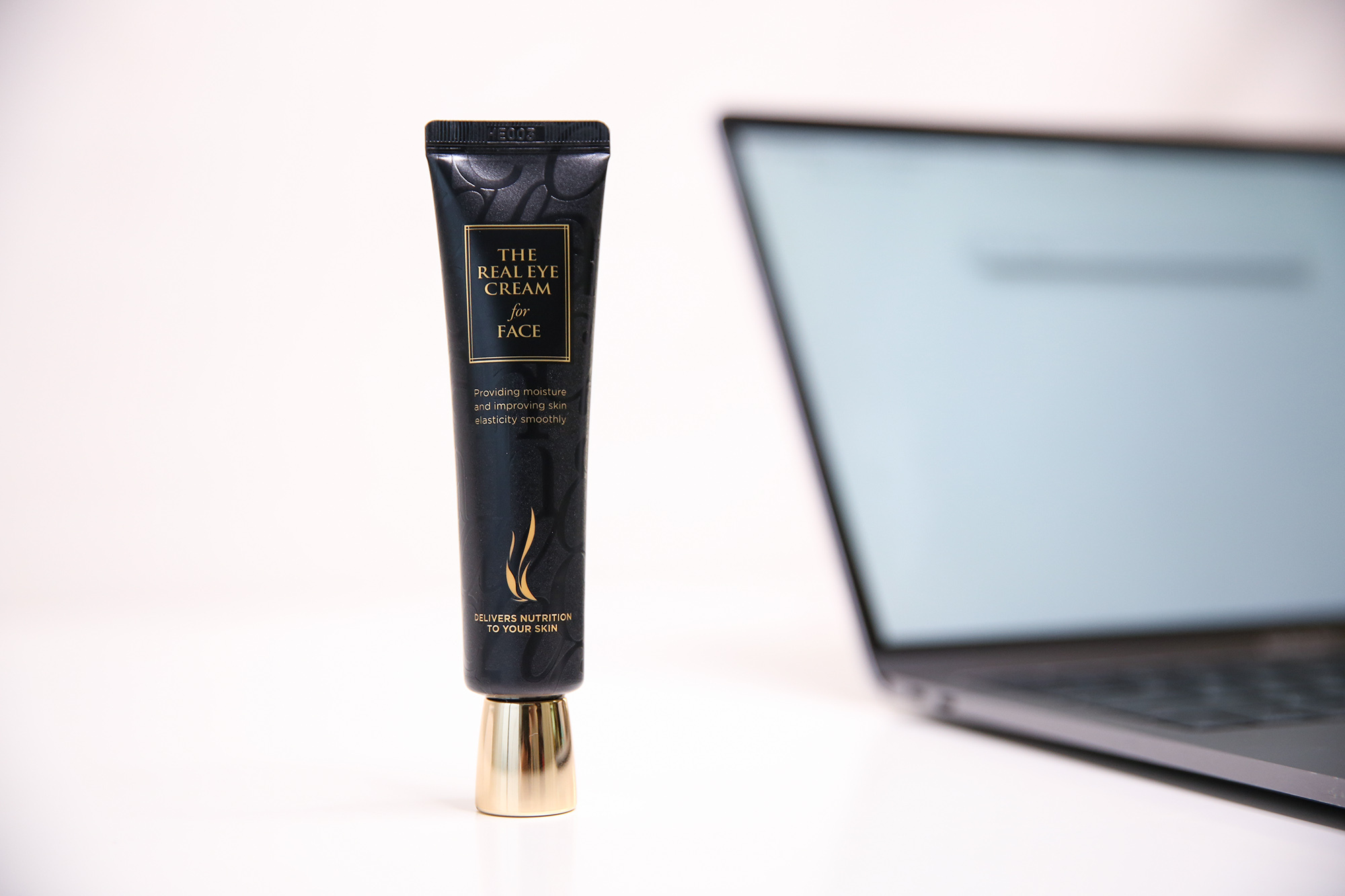 “空调肌”逆袭记,新年第一款万能充电眼霜!