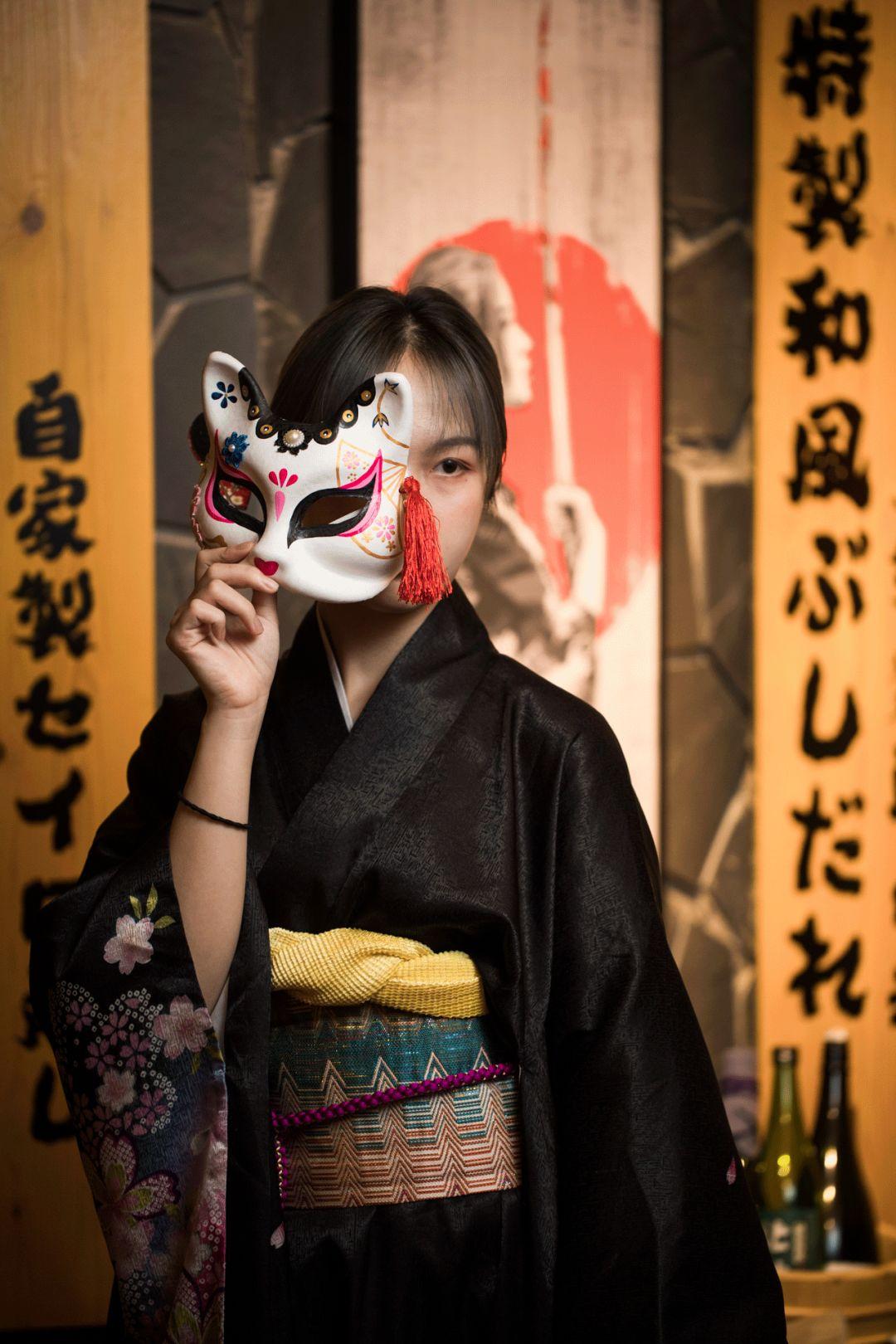 日式酒场大哥大出来营业了，凌晨3点还被小仙女围观