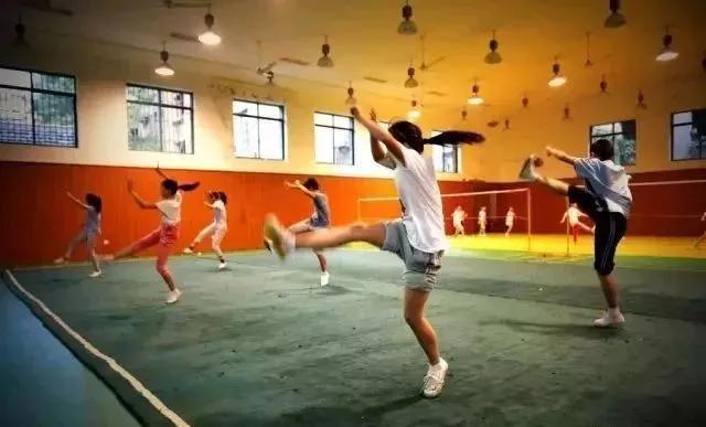 上海虹口双轨制学校,虹口乡九年制学校简介