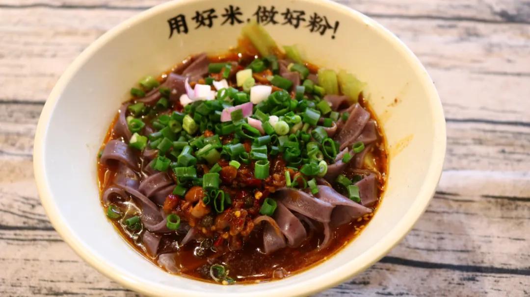 我只吃小面!打卡了这家手工粉后我真香了