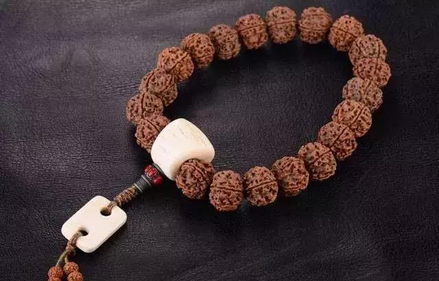 108手串背云如何搭配,5mm的手串搭配多大的背云