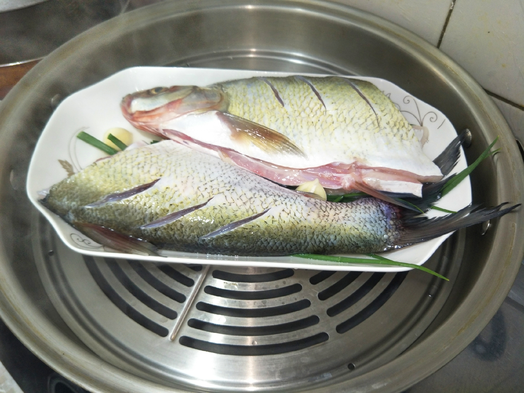 清蒸鱼没有蒸鱼豉油可以用生抽吗,清蒸鱼需要放什么料