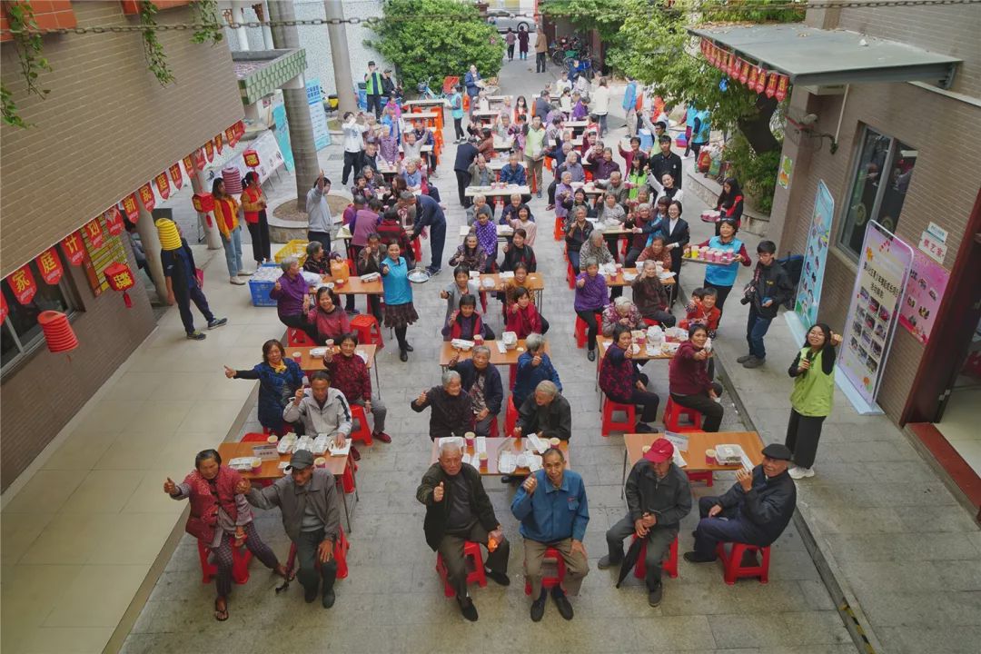 冬日里的温暖传递,冬日的温暖和幸福在彼此间传递