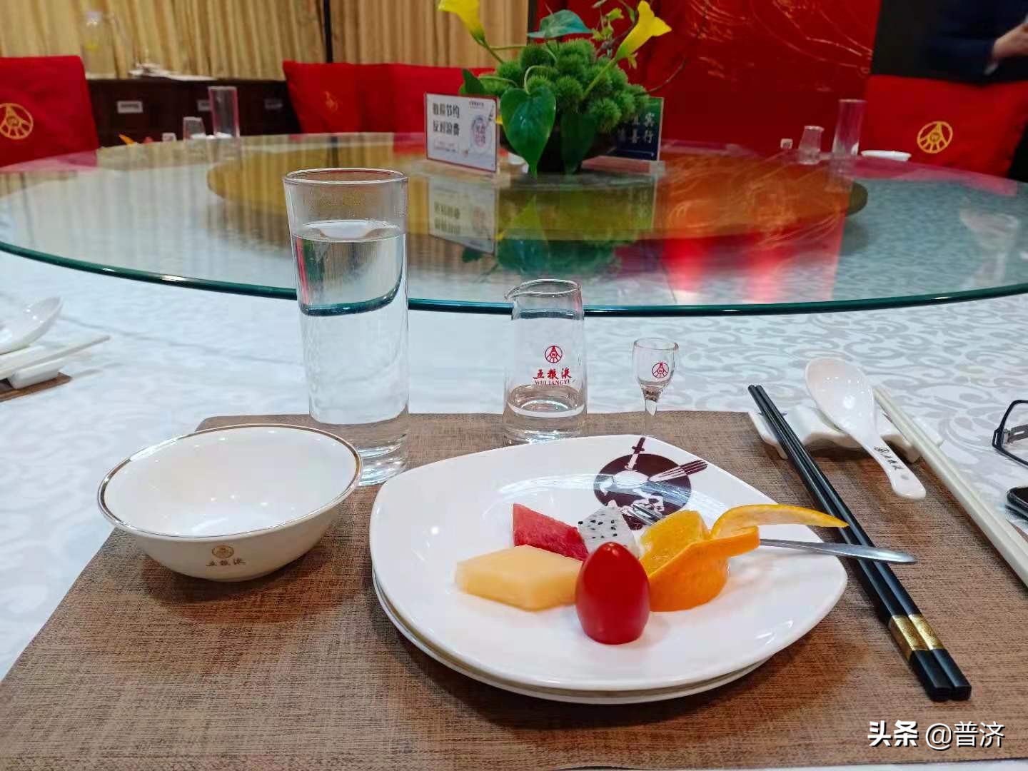 探秘宜宾五粮液，时间短印象深，男人不要喝低度酒的传说终被化解