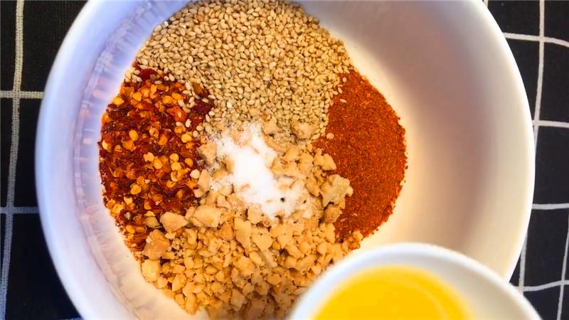 饭店辣椒油的做法与配方,饭店里的辣椒油咋做的