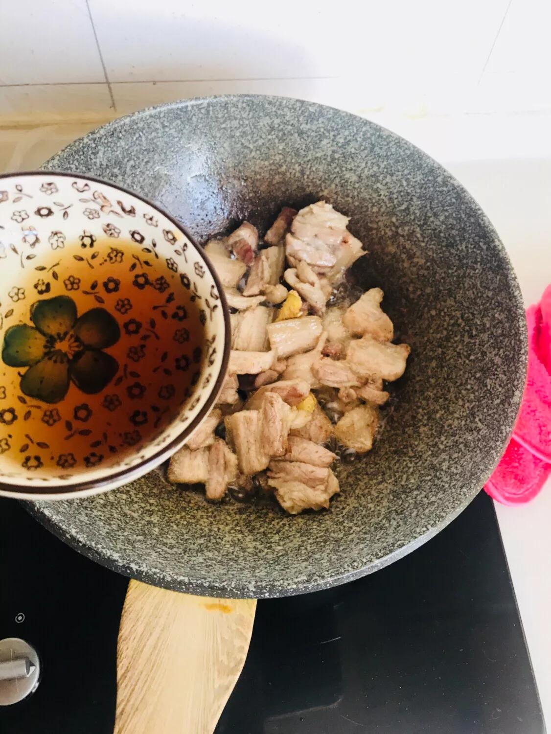 五花肉和米饭一起做最好吃,五花肉懒人做米饭的方法