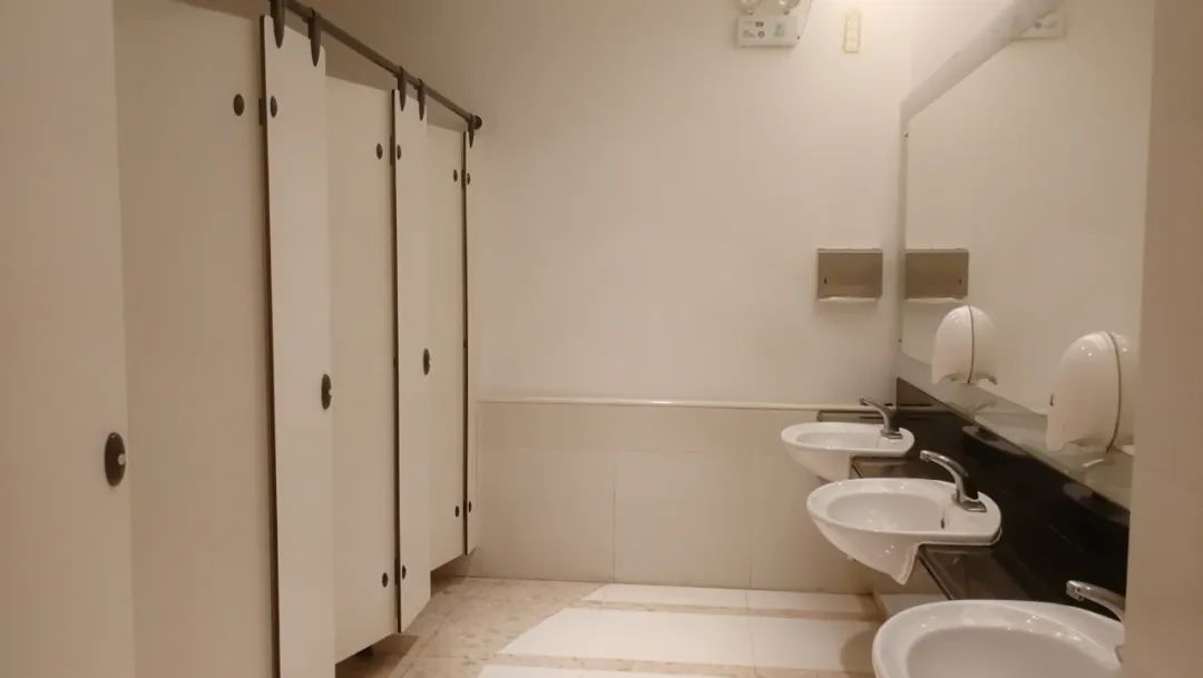 痛心！昔日爱马仕变发廊，这个顶奢商场还有救吗？