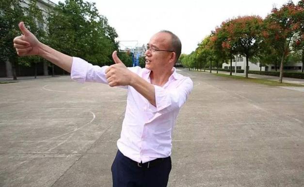 穷小子3万元创业,现在身价超400亿,成为上海首富,却离婚另娶