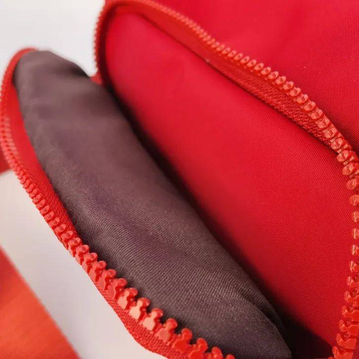 今年特别流行尼龙包 (今年流行的尼龙包包)