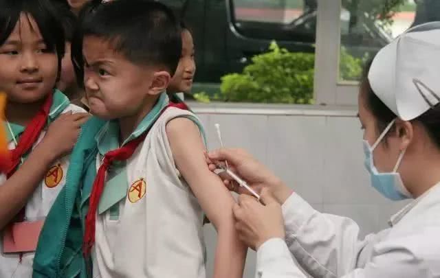 宝宝打针虽然哭但是不动,宝宝打针还是不退烧怎么办