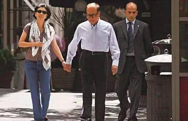 香港豪门最惨原配!生前帮贫穷小子成首富,死后还要被他利用?