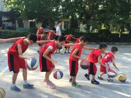 自己一个人练篮球该练些什么,自己一个人打篮球