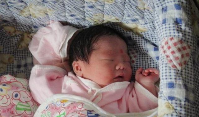 新生儿怕热还是怕冷,新生婴儿到底怕热还是怕冷