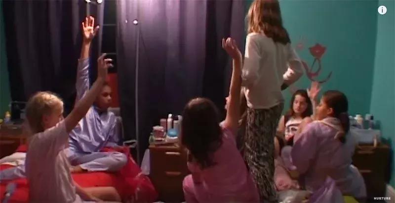 没有大人管的小孩子,没有大人管的孩子