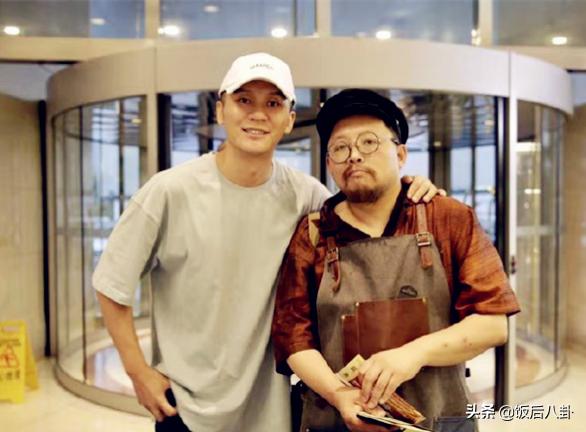 范冰冰晒自拍露出无名指戒指,范冰冰衣着平底鞋无名指戒指抢镜