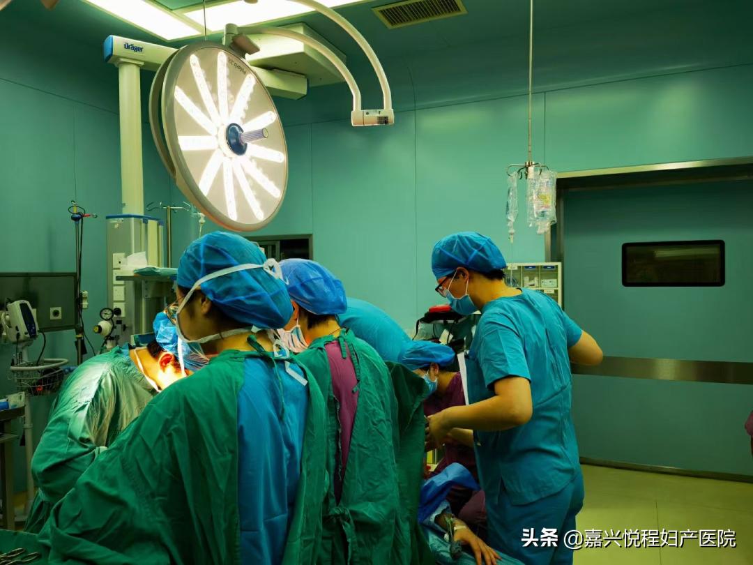 腹痛！出血！抢救！一场母婴保卫战正式打响…