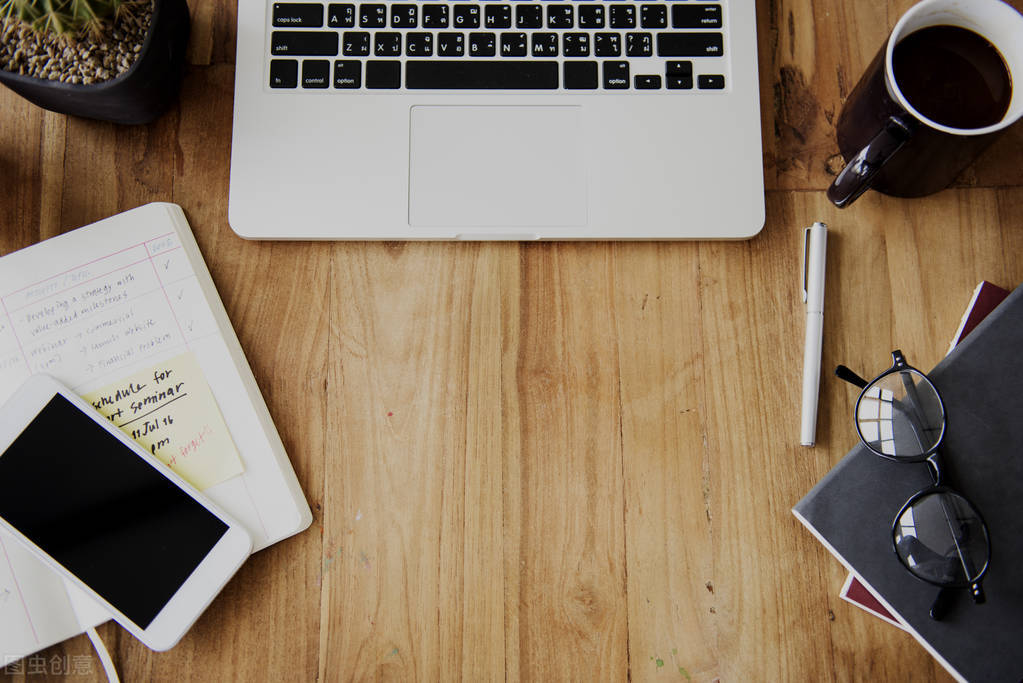 三招教你如何做一个赚钱的博主,两个人教你如何赚钱的博主