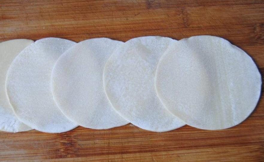 剩下的饺子皮怎么做成千层饼,用剩下的饺子皮做葱花饼