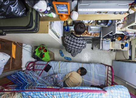 香港蜗居生活惊呆澳媒,香港人的蜗居真实生活