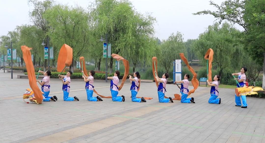 段龙表演,段龙舞龙