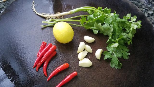 柠檬鸡爪做法家庭版简单不辣无骨,柠檬鸡爪这样做超好吃酸辣开胃