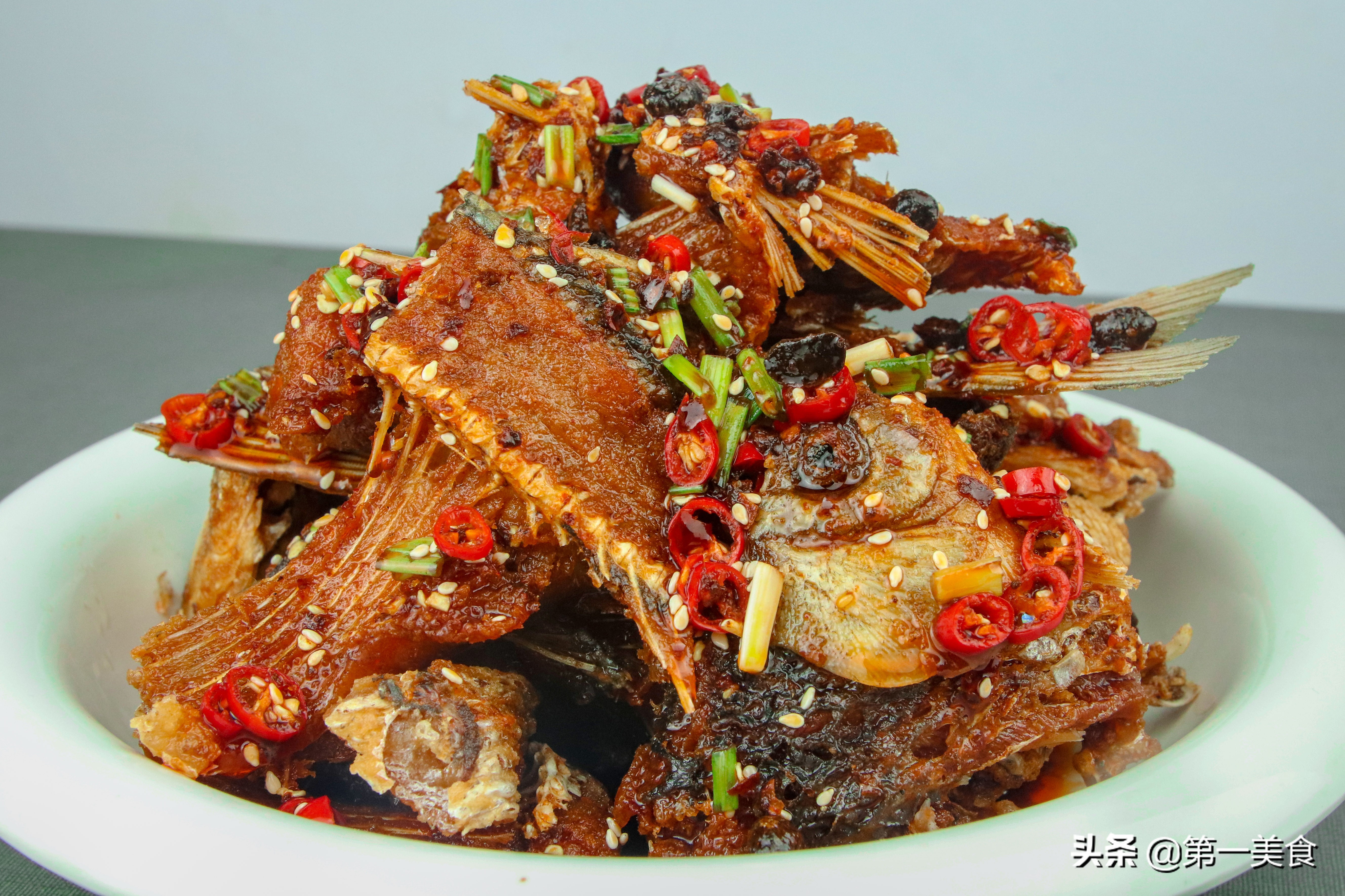 骨酥鱼怎样做鱼骨酥脆,正宗骨酥鱼做法视频