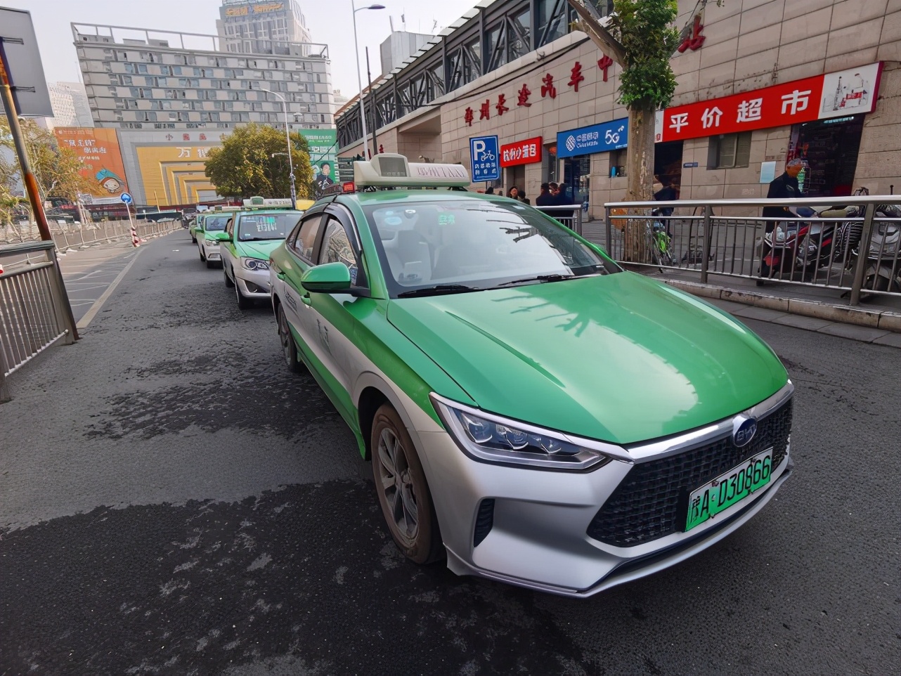 郑州换新能源出租车,郑州出租车换电车细则和公告