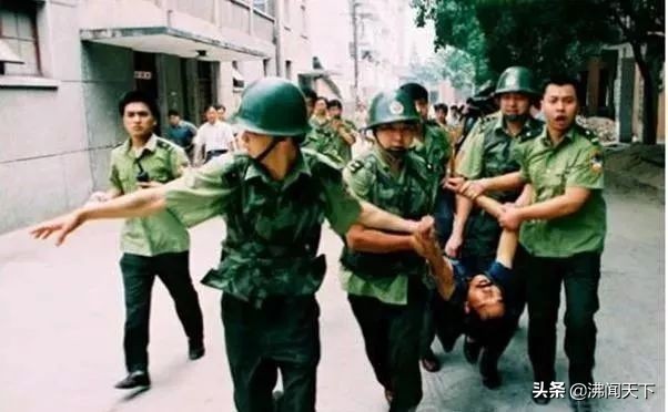 “女魔”劳荣枝落网！20年前枪战视频独家曝光