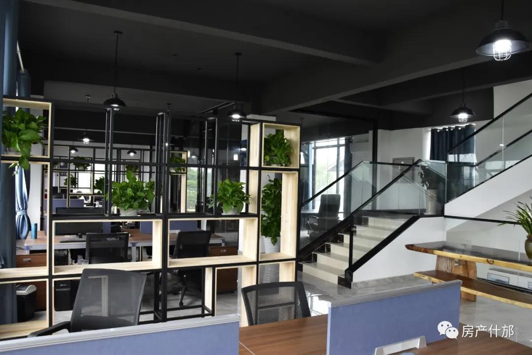 什邡多家本土开发商、施工方齐聚城西这栋叠拼内,所为何事?