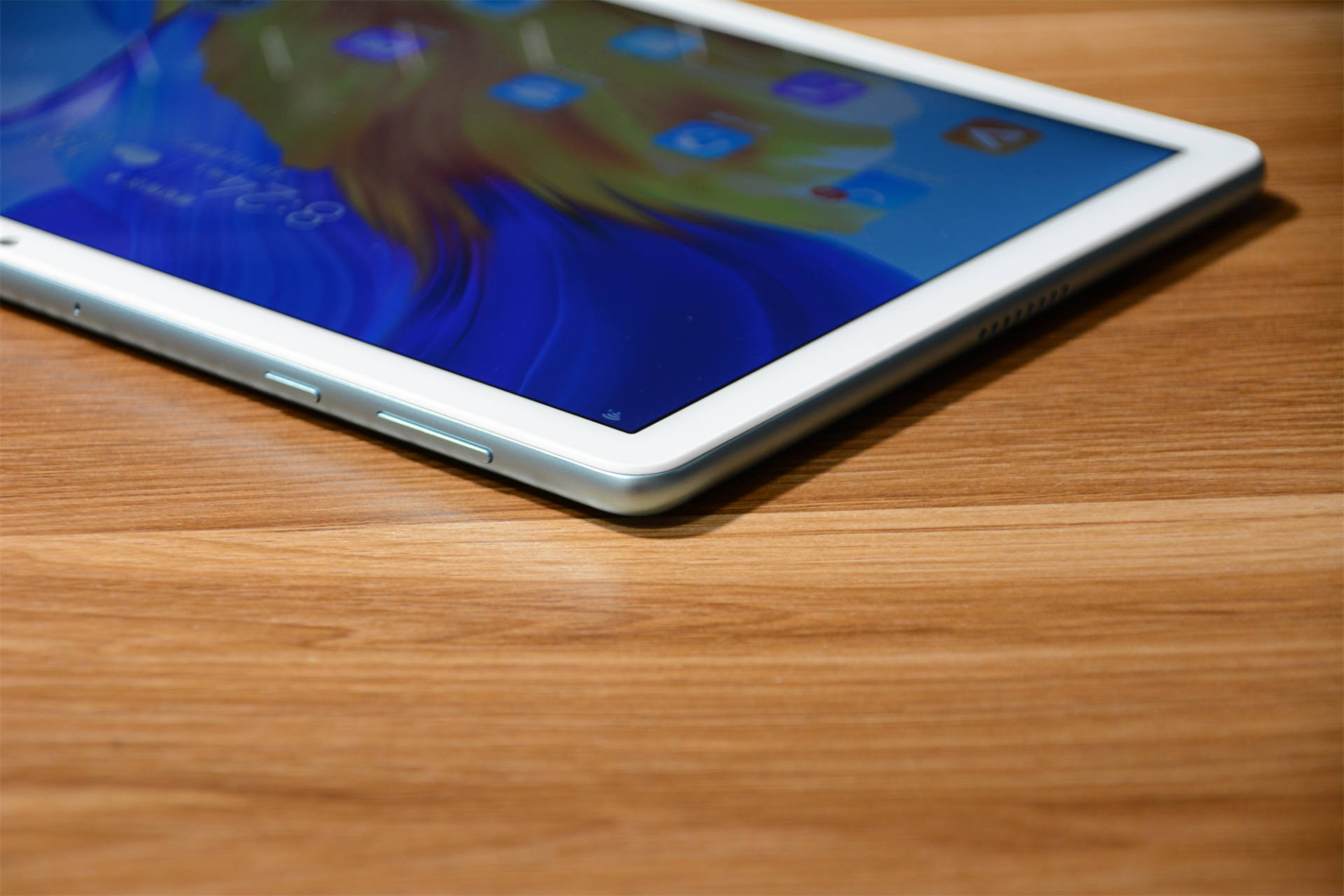 想好这些问题后，给孩子安排了个荣耀平板电脑，不过依旧需要把控